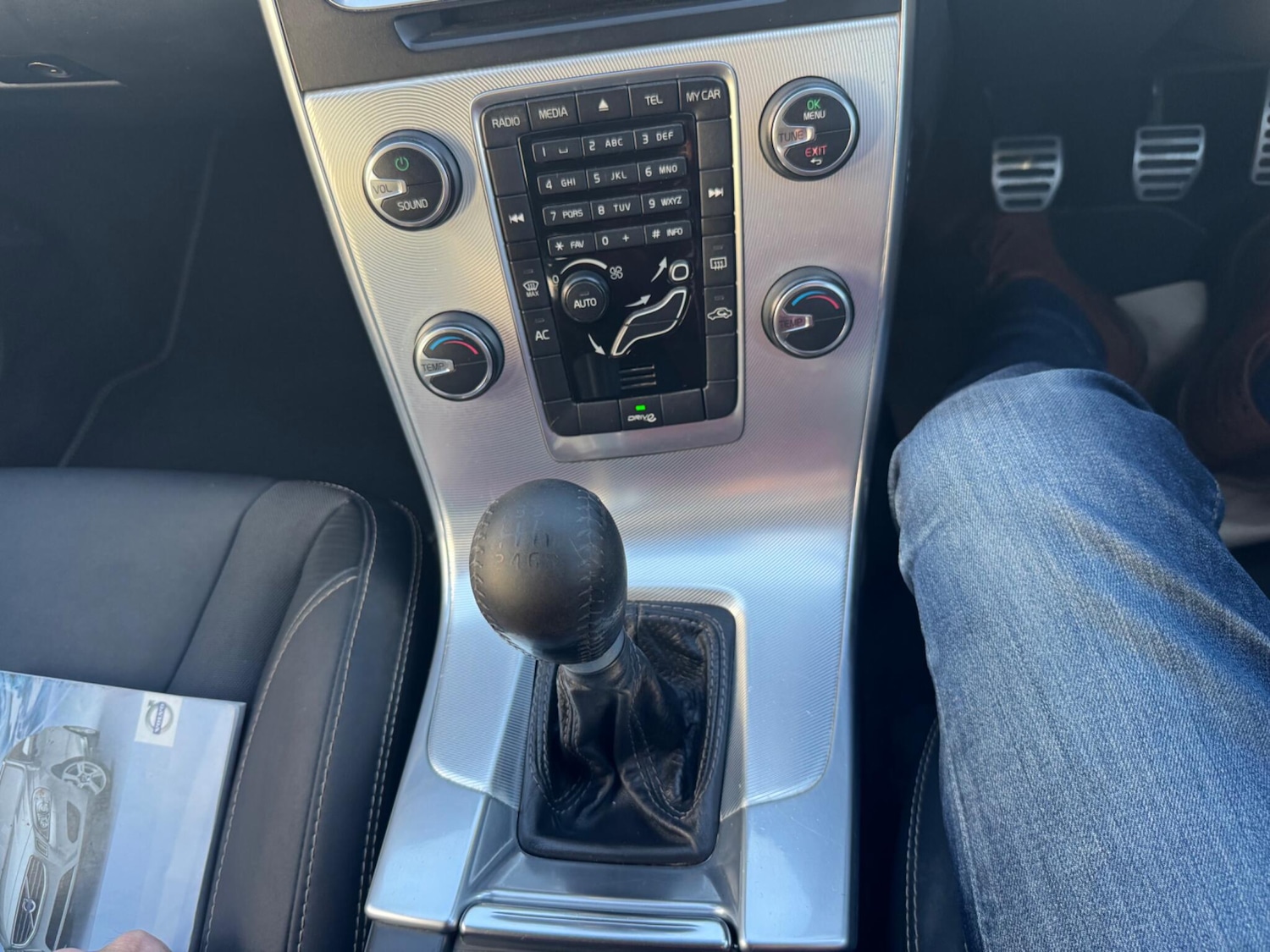 Used Volvo V60 2011 for sale - 76633068: Photo 90