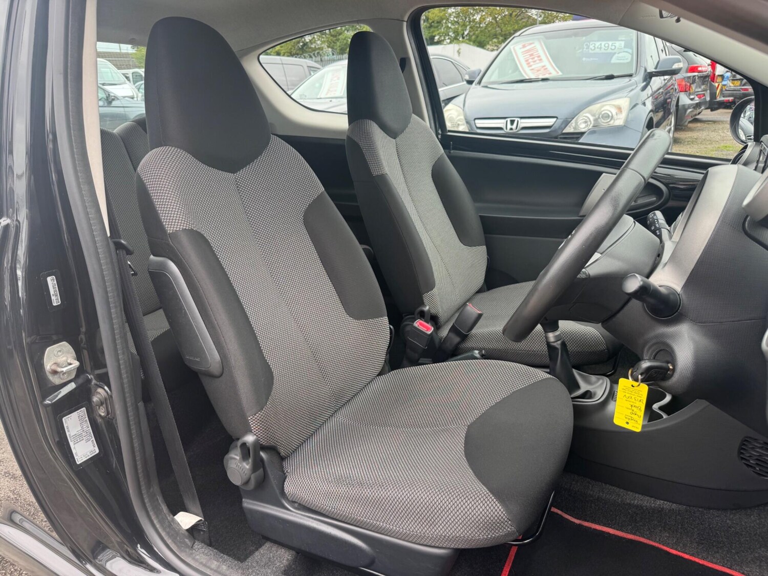 Used Toyota AYGO 2013 for sale - 76136797: Photo 28