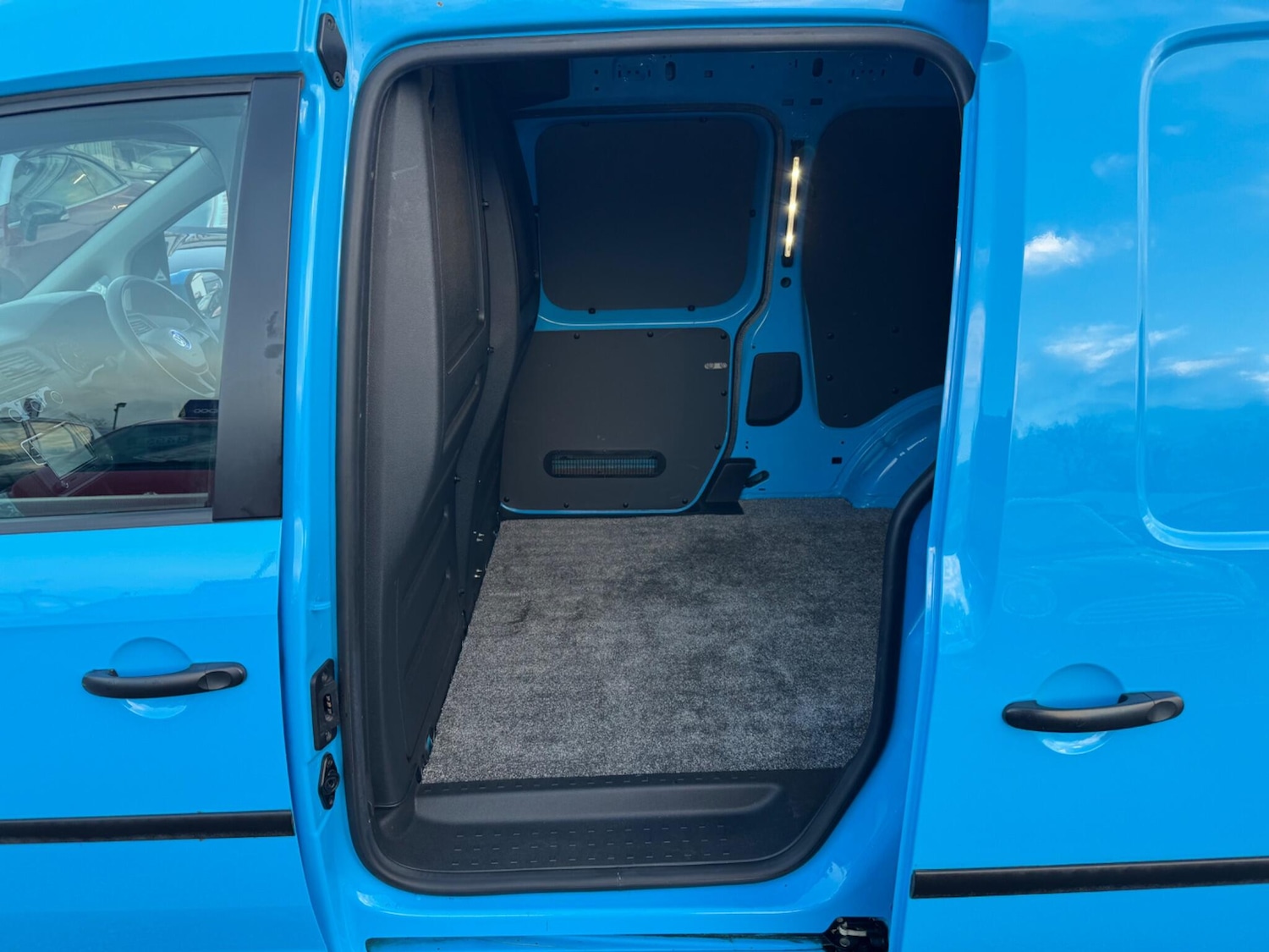 Used Volkswagen Caddy Maxi 2016 for sale - 76886261: Photo 31