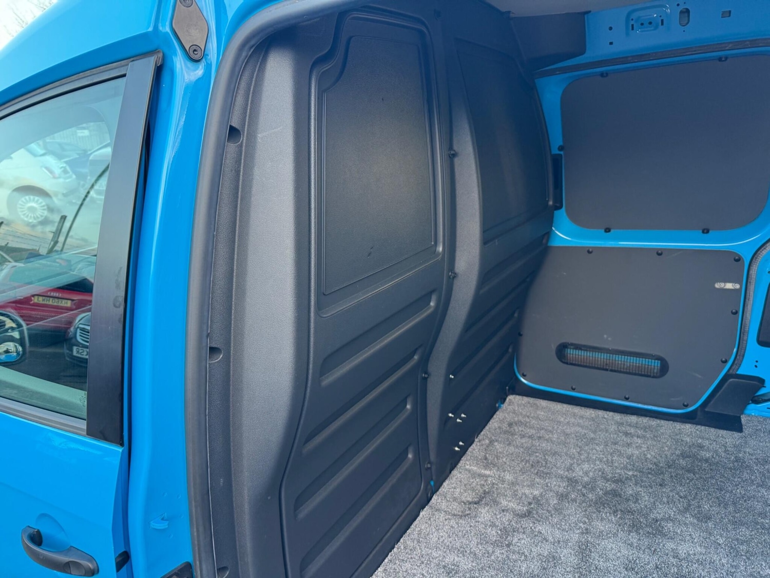 Used Volkswagen Caddy Maxi 2016 for sale - 76886261: Photo 32