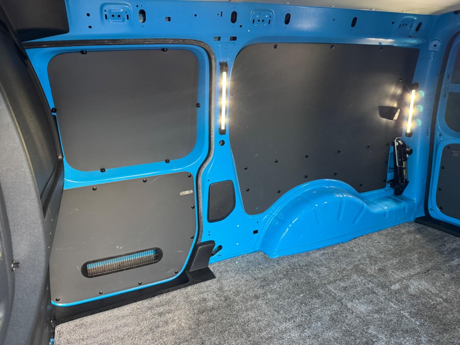 Used Volkswagen Caddy Maxi 2016 for sale - 76886261: Photo 33