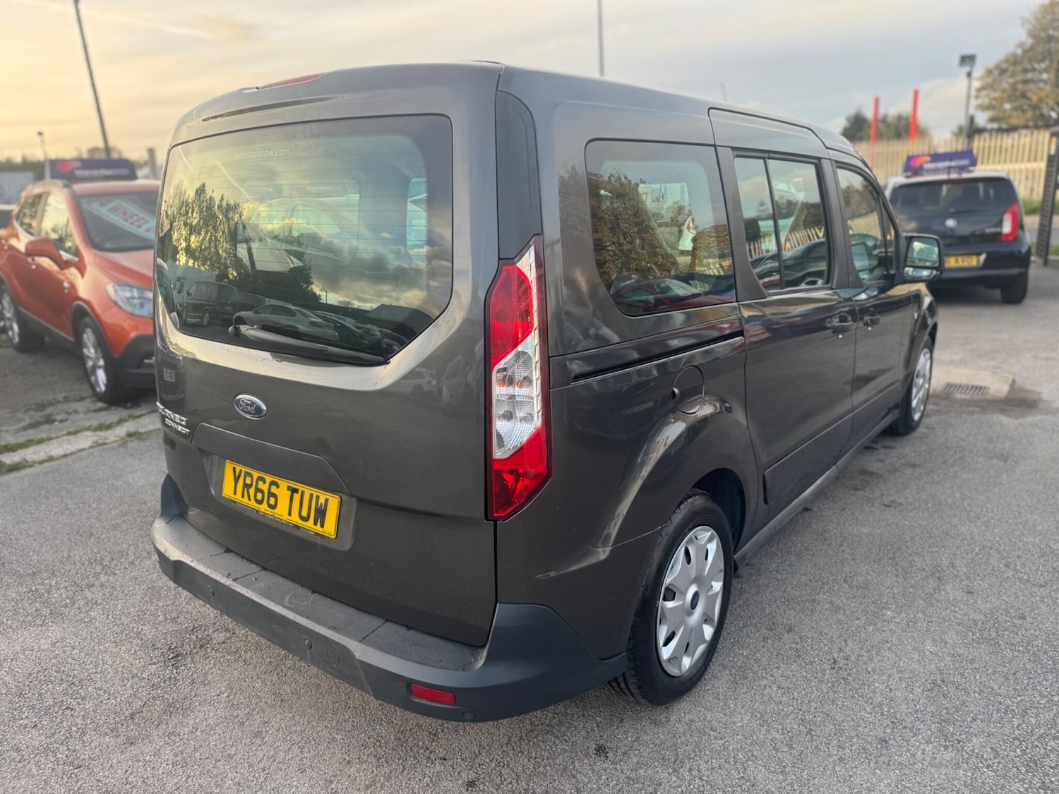 Used Ford Grand Tourneo Connect 2017 for sale - 76371115: Photo 8