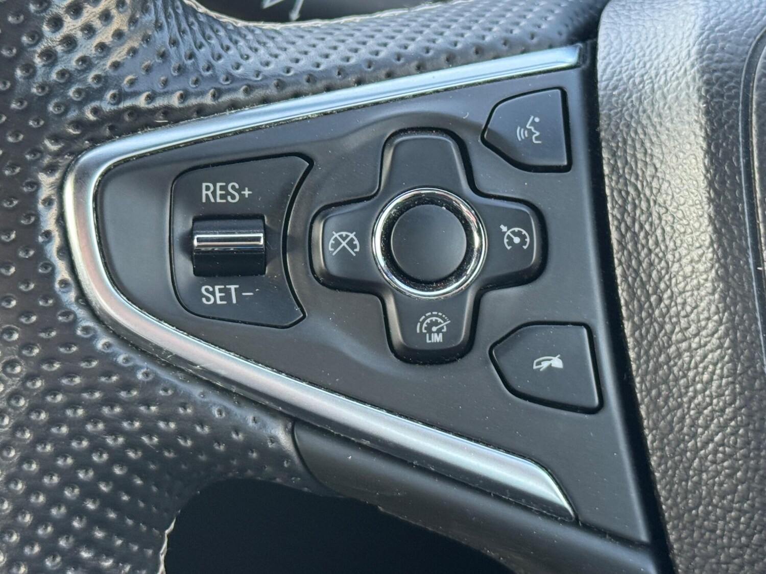 Used Vauxhall Insignia 2016 for sale - 77940098: Photo 33