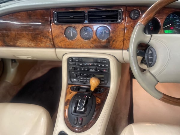 Used Jaguar XK8 1997 for sale - 74465231: Photo 33