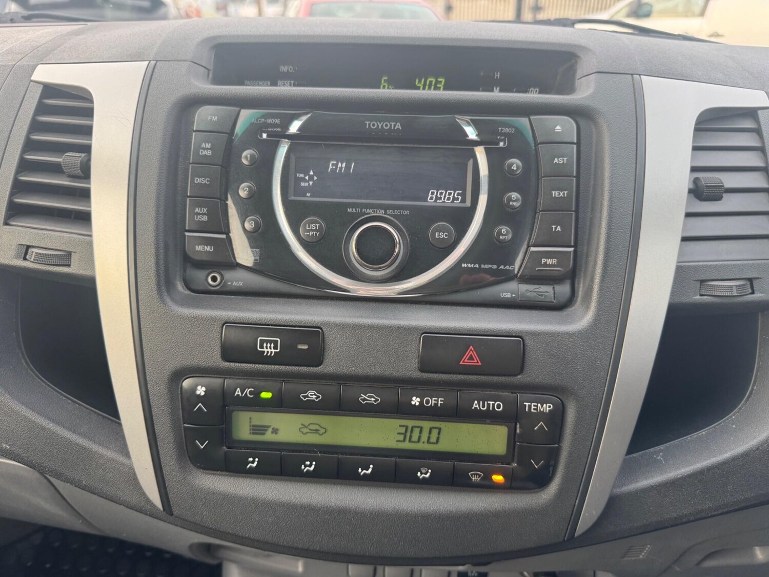 Used Toyota Hilux 2011 for sale - 77376731: Photo 40