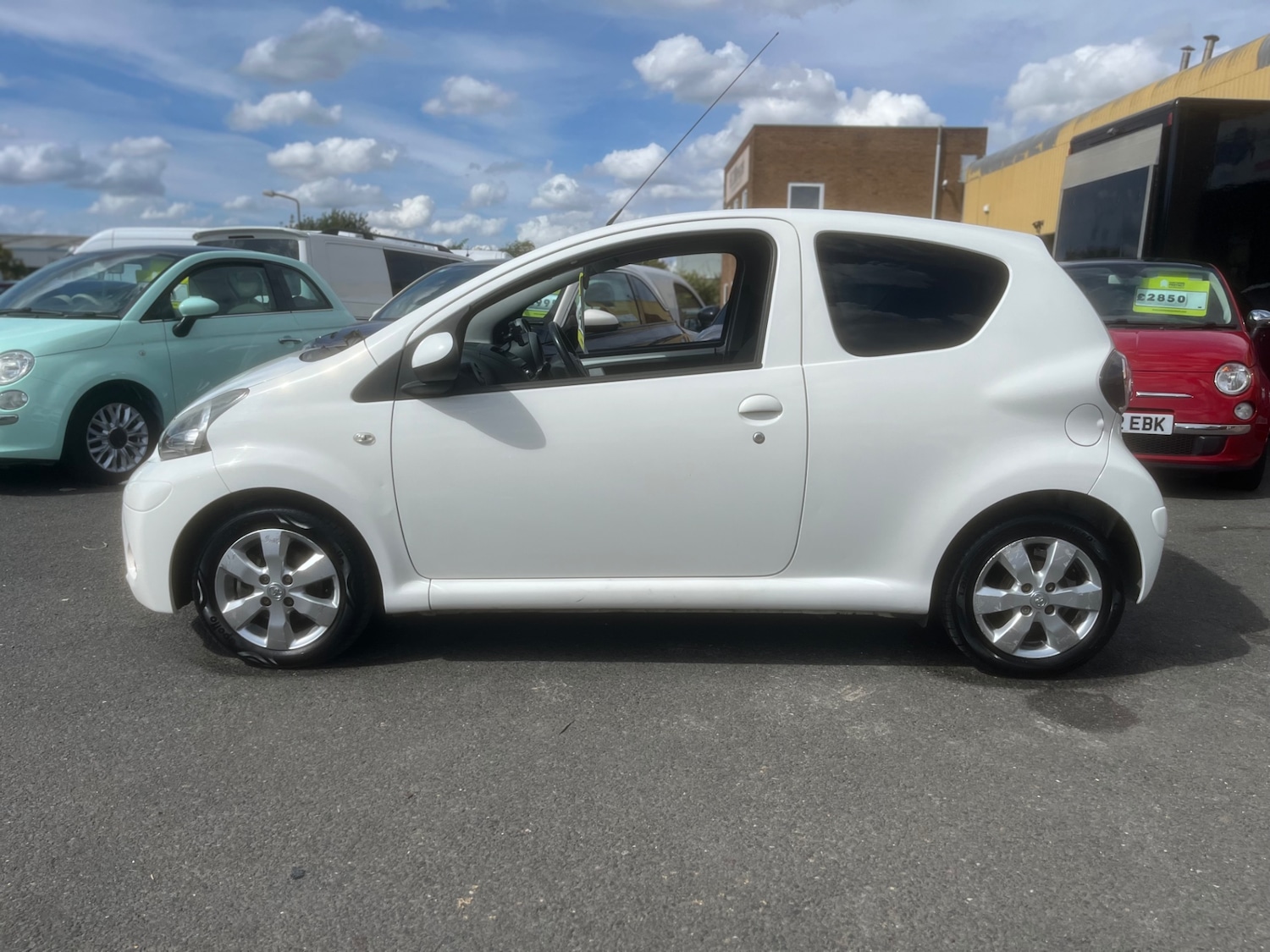 Used Toyota AYGO 2012 for sale - 76751941: Photo 2
