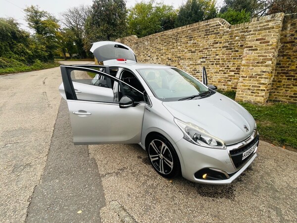 Used Peugeot 208 2016 for sale - 76254994: Photo 21