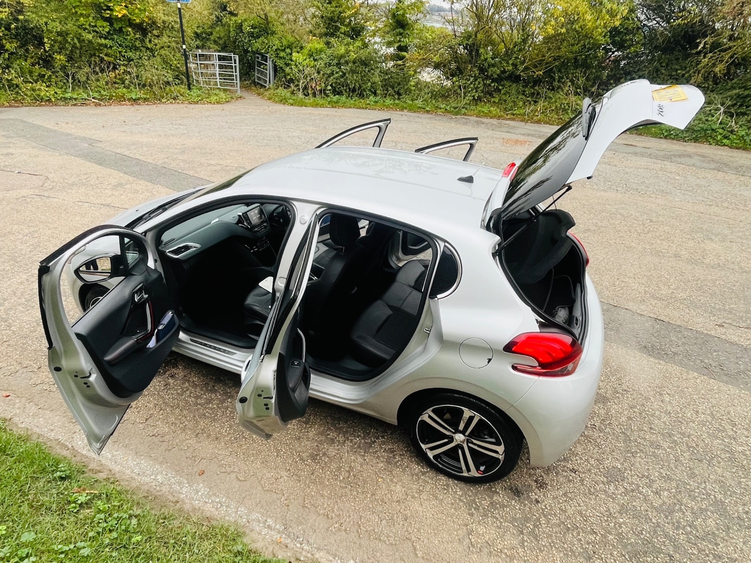 Used Peugeot 208 2016 for sale - 77140853: Photo 23