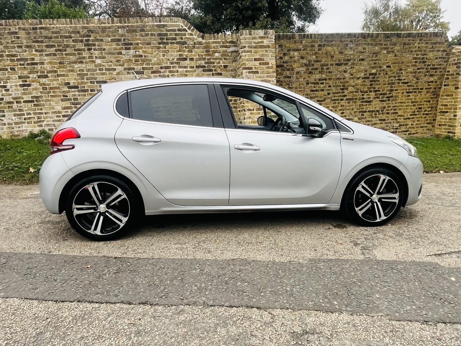 Used Peugeot 208 2016 for sale - 78077892: Photo 8
