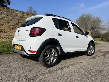 Used Dacia Sandero Stepway 2017 for sale - 79060163: Photo