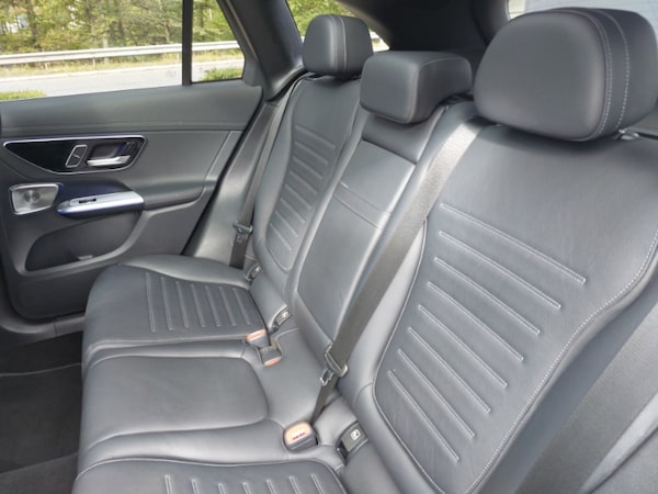 Used Mercedes-Benz GLC 2023 for sale - 76058823: Photo 6