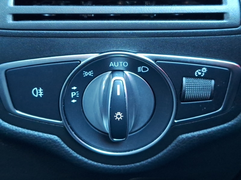 Used Mercedes-Benz GLC 2020 for sale - 76745759: Photo 18