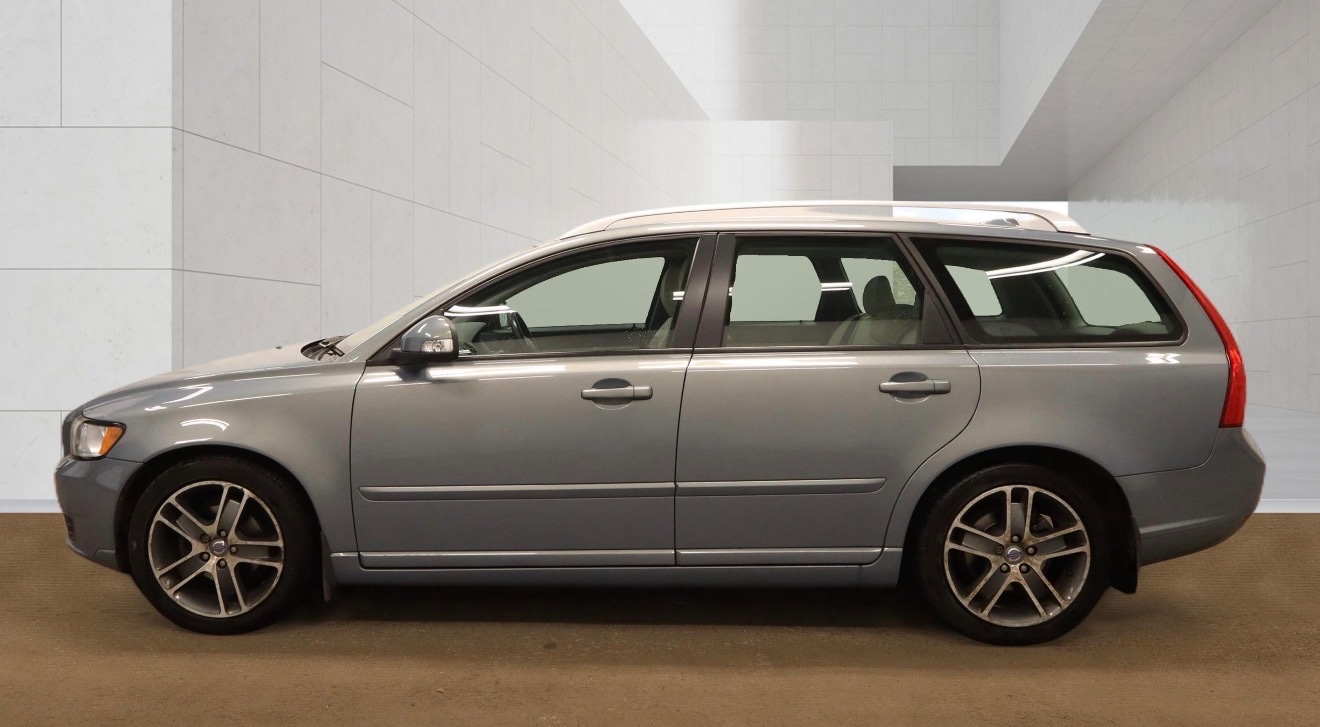 Used Volvo V50 2011 for sale - 78123726: Photo 3