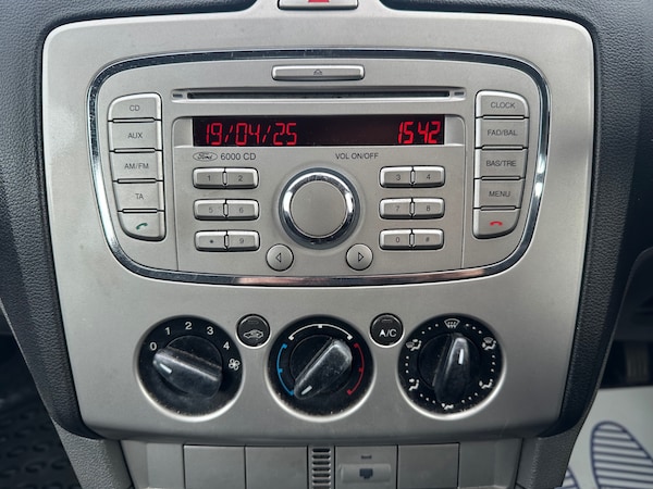 Used Ford Focus 2009 for sale - 74412909: Photo 18