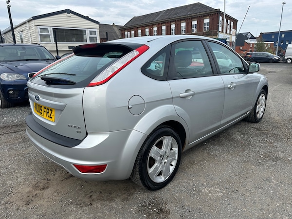 Used Ford Focus 2009 for sale - 74412909: Photo 7