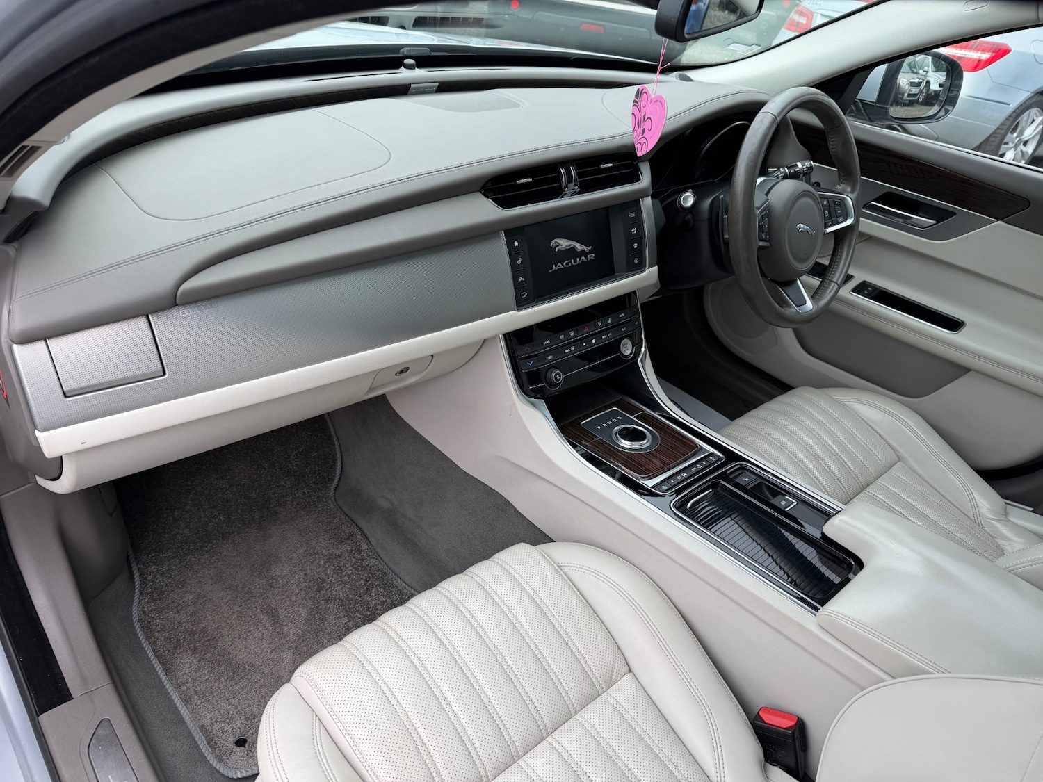 Used Jaguar XF 2018 for sale - 77259176: Photo 13