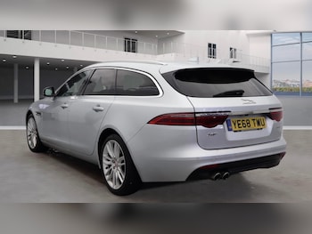 Used Jaguar XF 2018 for sale - 77259176: Photo