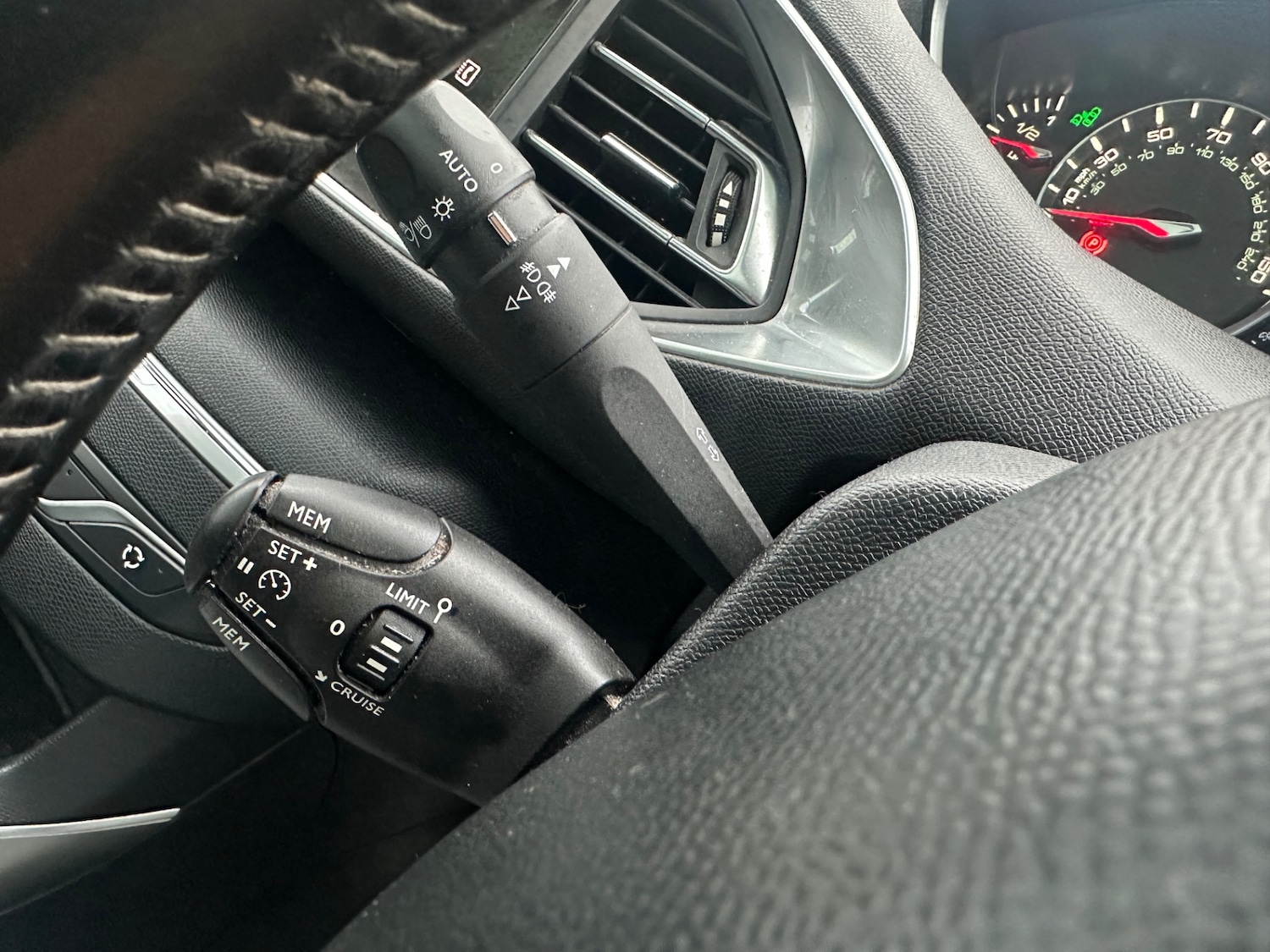 Used Peugeot 308 2015 for sale - 75930288: Photo 20