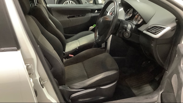 Used Peugeot 207 2010 for sale - 76290545: Photo 9