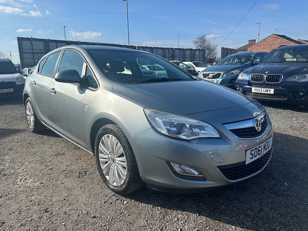 Used Vauxhall Astra 2011 for sale - 74093226: Photo 1