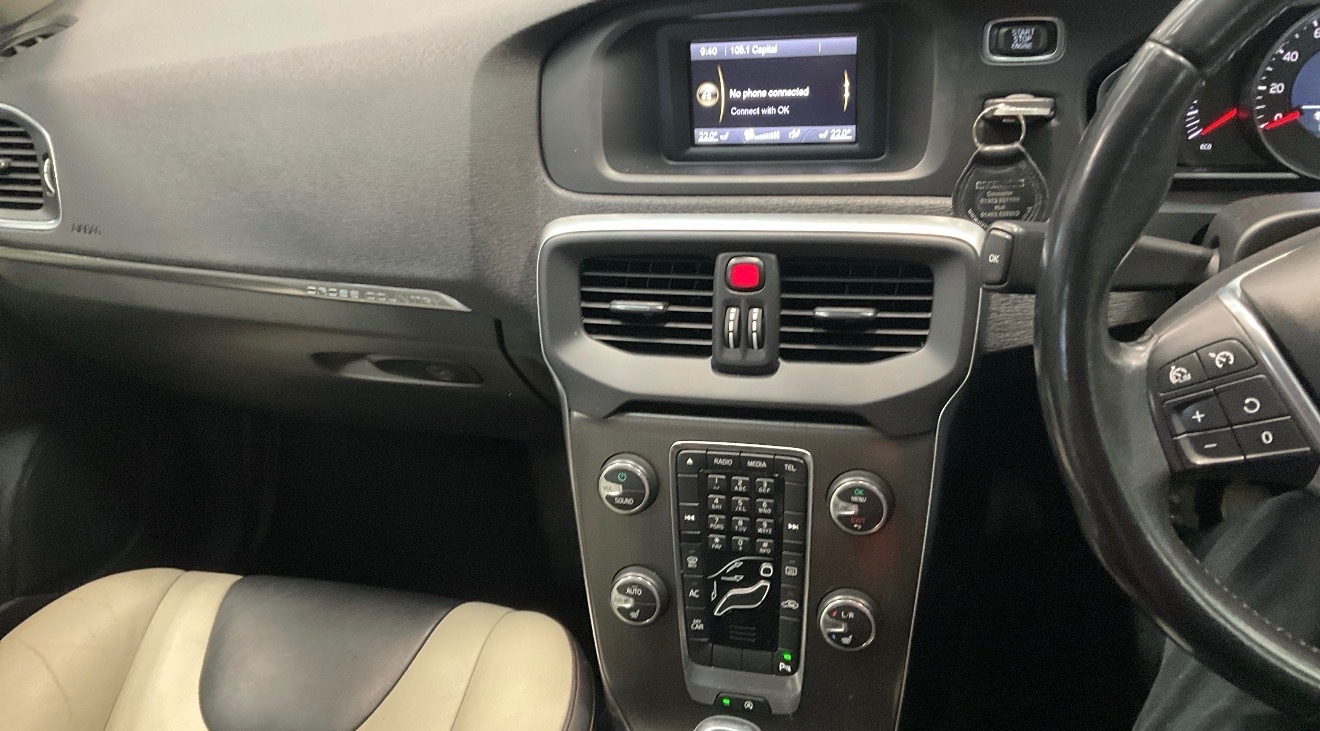 Used Volvo V40 2014 for sale - 77636358: Photo 11