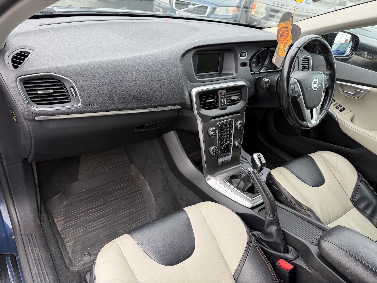 Used Volvo V40 2014 for sale - 77636358: Photo 15