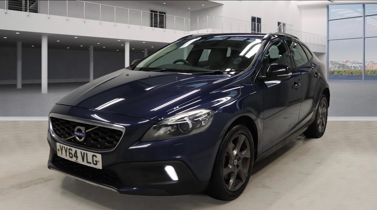Used Volvo V40 2014 for sale - 77636358: Photo 2