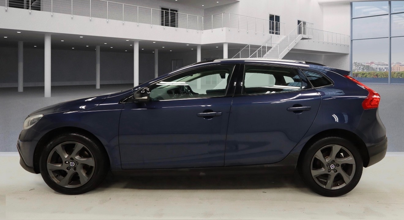 Used Volvo V40 2014 for sale - 77636358: Photo 3