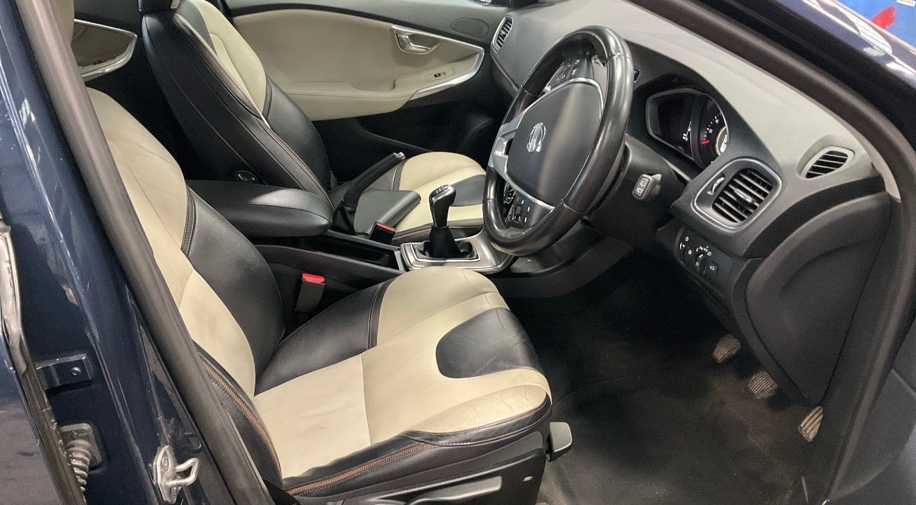 Used Volvo V40 2014 for sale - 77636358: Photo 9