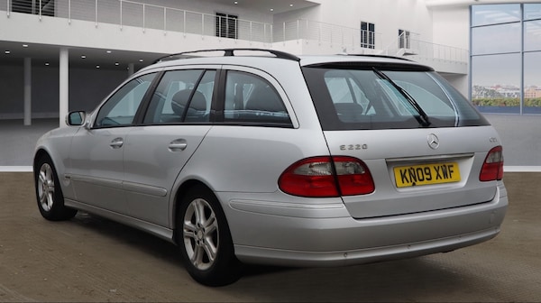 Used Mercedes-Benz E-Class 2009 for sale - 76249149: Photo 4