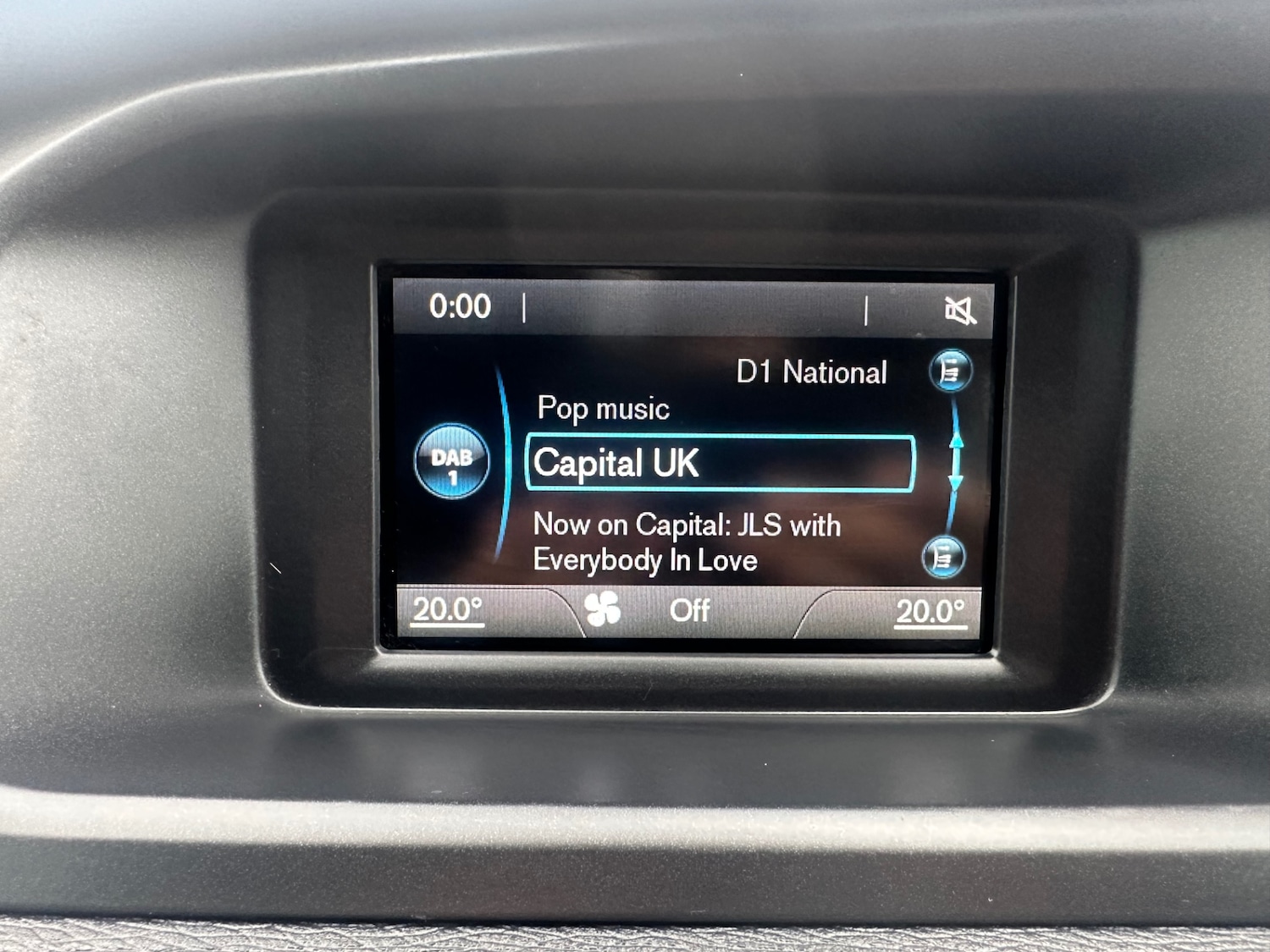Used Volvo V40 2013 for sale - 75997097: Photo 18