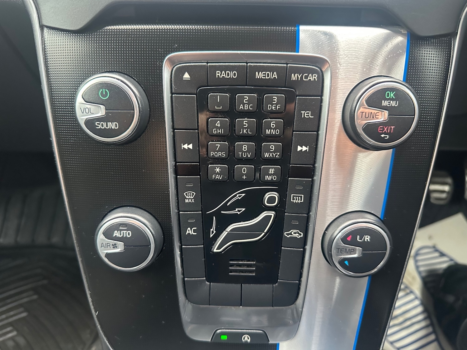 Used Volvo V40 2013 for sale - 75997097: Photo 19