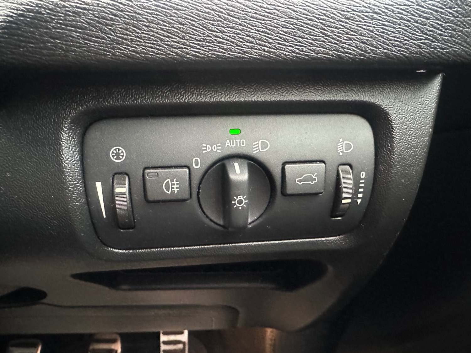 Used Volvo V40 2013 for sale - 75997097: Photo 20