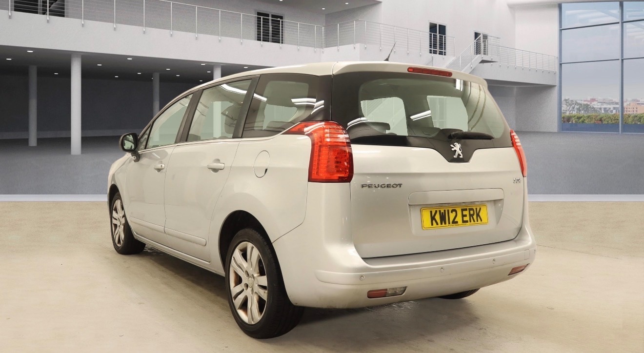 Used Peugeot 5008 2012 for sale - 77497589: Photo 4