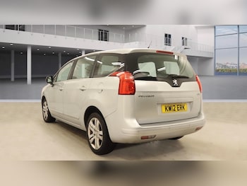 Used Peugeot 5008 2012 for sale - 77497589: Photo