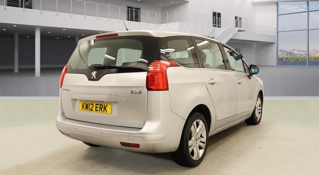 Used Peugeot 5008 2012 for sale - 77497589: Photo 5