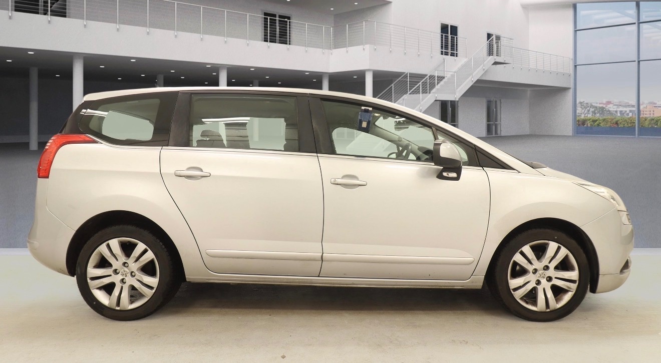 Used Peugeot 5008 2012 for sale - 77497589: Photo 6