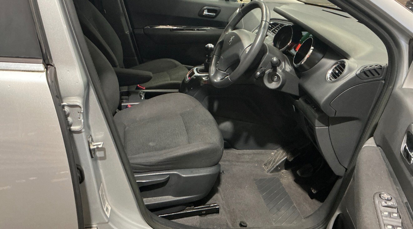 Used Peugeot 5008 2012 for sale - 77497589: Photo 9