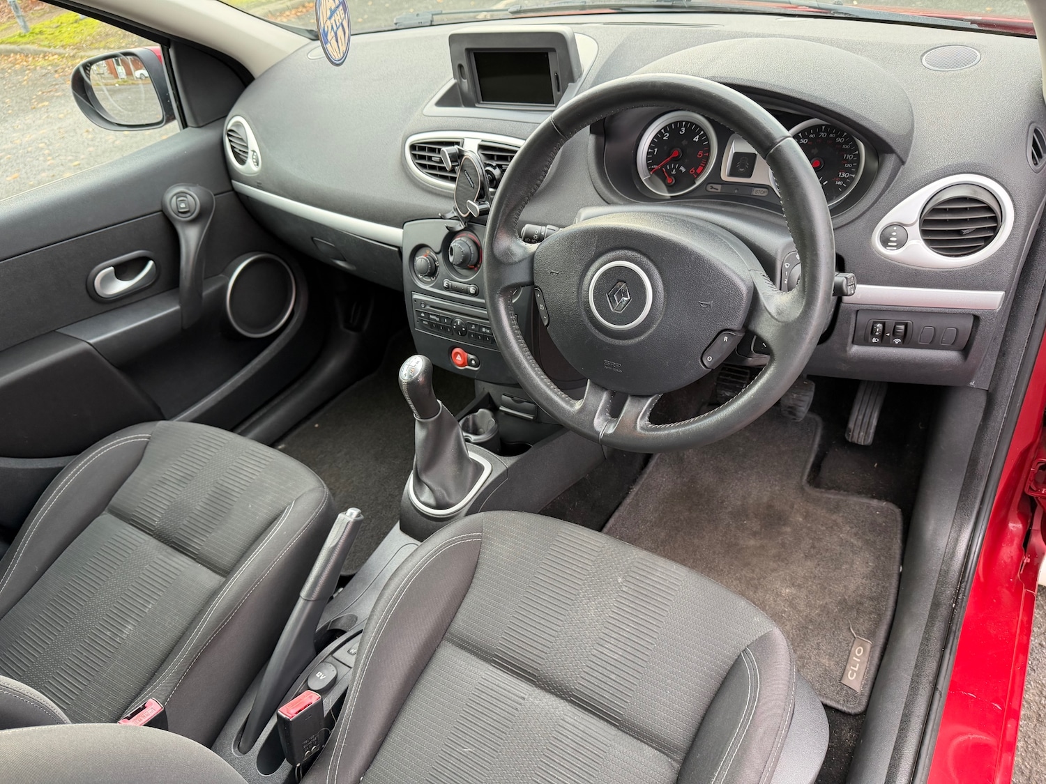 Used Renault Clio 2011 for sale - 76834661: Photo 12
