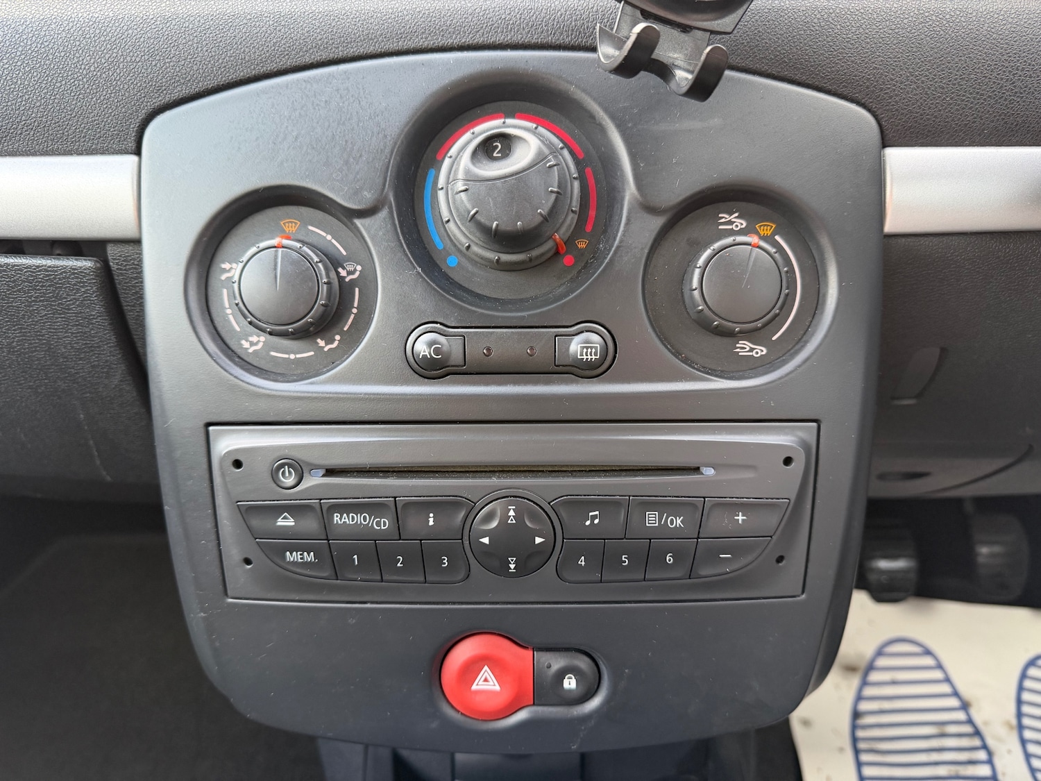 Used Renault Clio 2011 for sale - 76834661: Photo 20