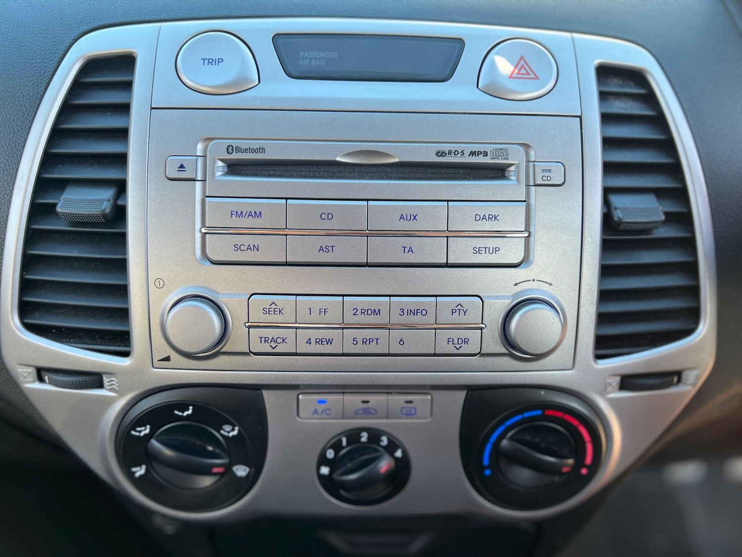 Used Hyundai i20 2011 for sale - 77057489: Photo 22