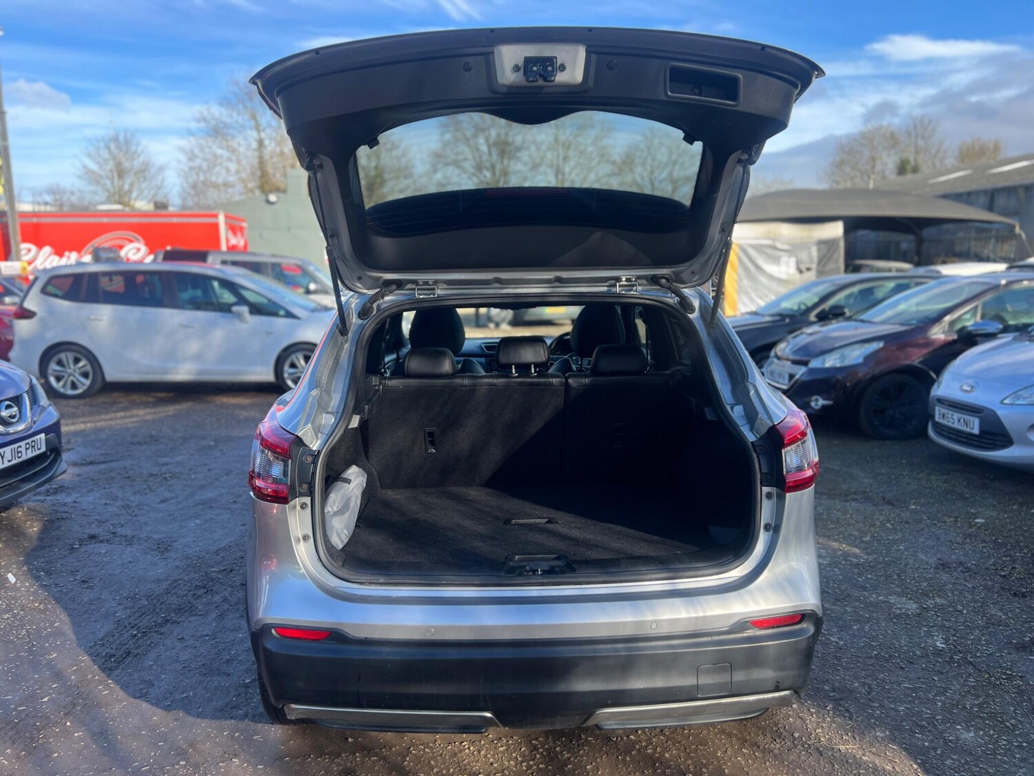 Used Nissan Qashqai 2017 for sale - 77705098: Photo 17