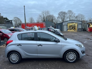 Used Hyundai i20 2013 for sale - 77215488: Photo