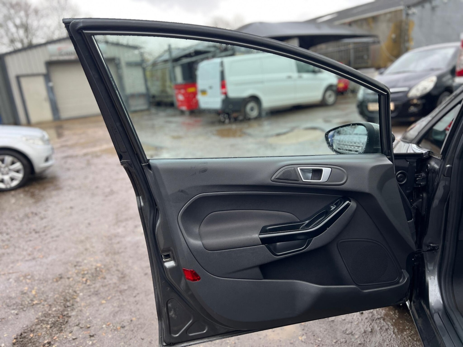 Used Ford Fiesta 2015 for sale - 77625278: Photo 25