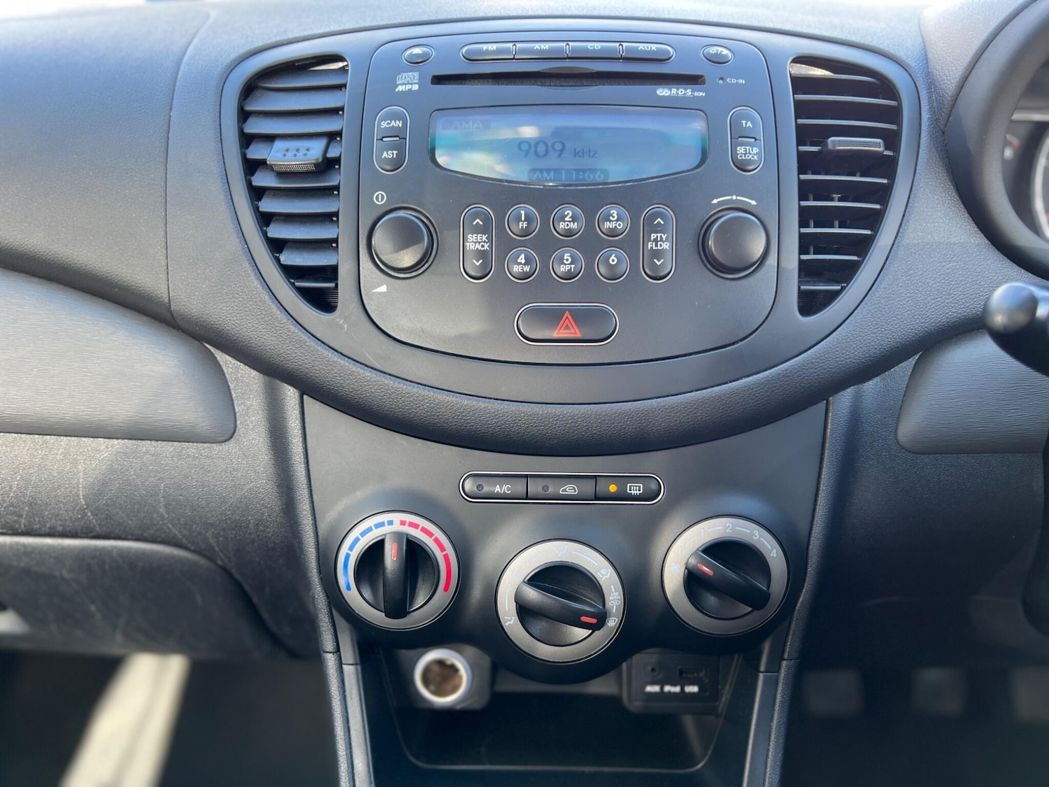 Used Hyundai i10 2012 for sale - 77892350: Photo 19