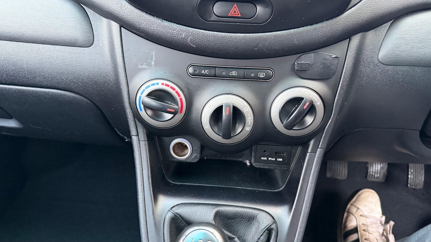 Used Hyundai i10 2014 for sale - 76743318: Photo 26