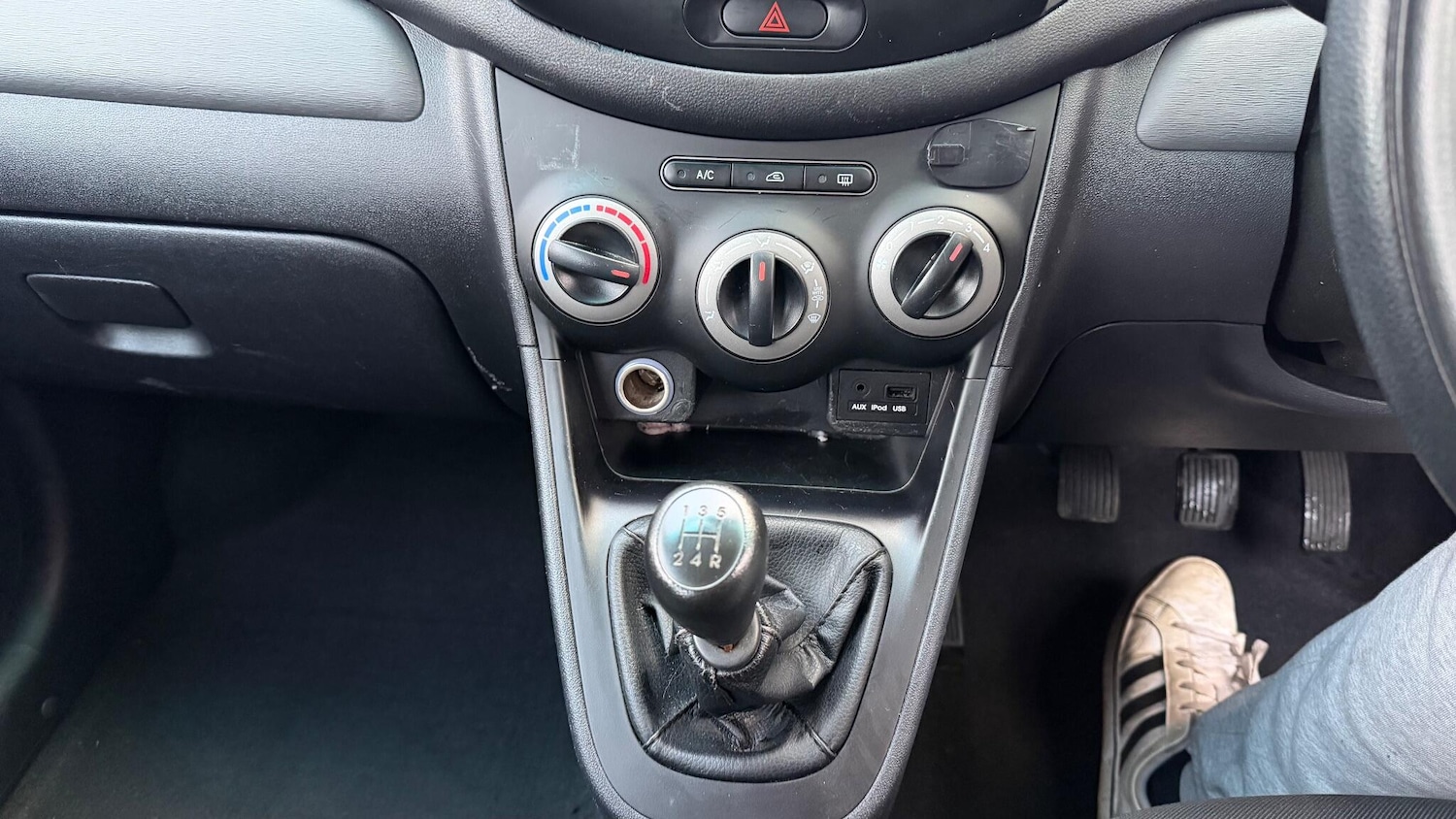 Used Hyundai i10 2014 for sale - 76743318: Photo 27