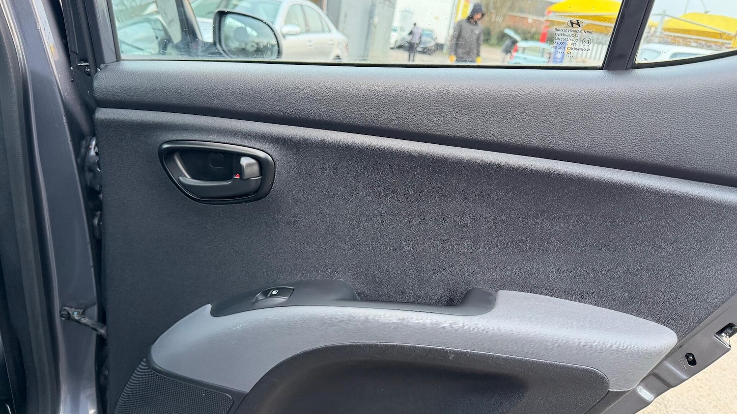 Used Hyundai i10 2014 for sale - 76743318: Photo 28