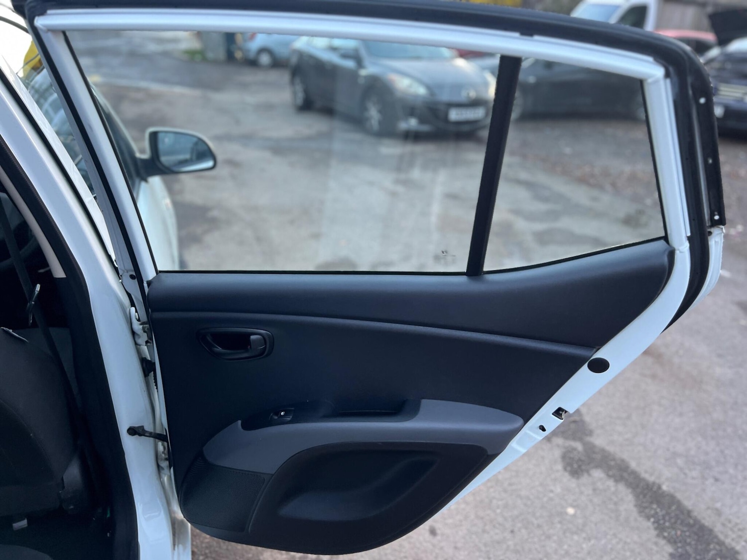 Used Hyundai i10 2011 for sale - 76727139: Photo 14