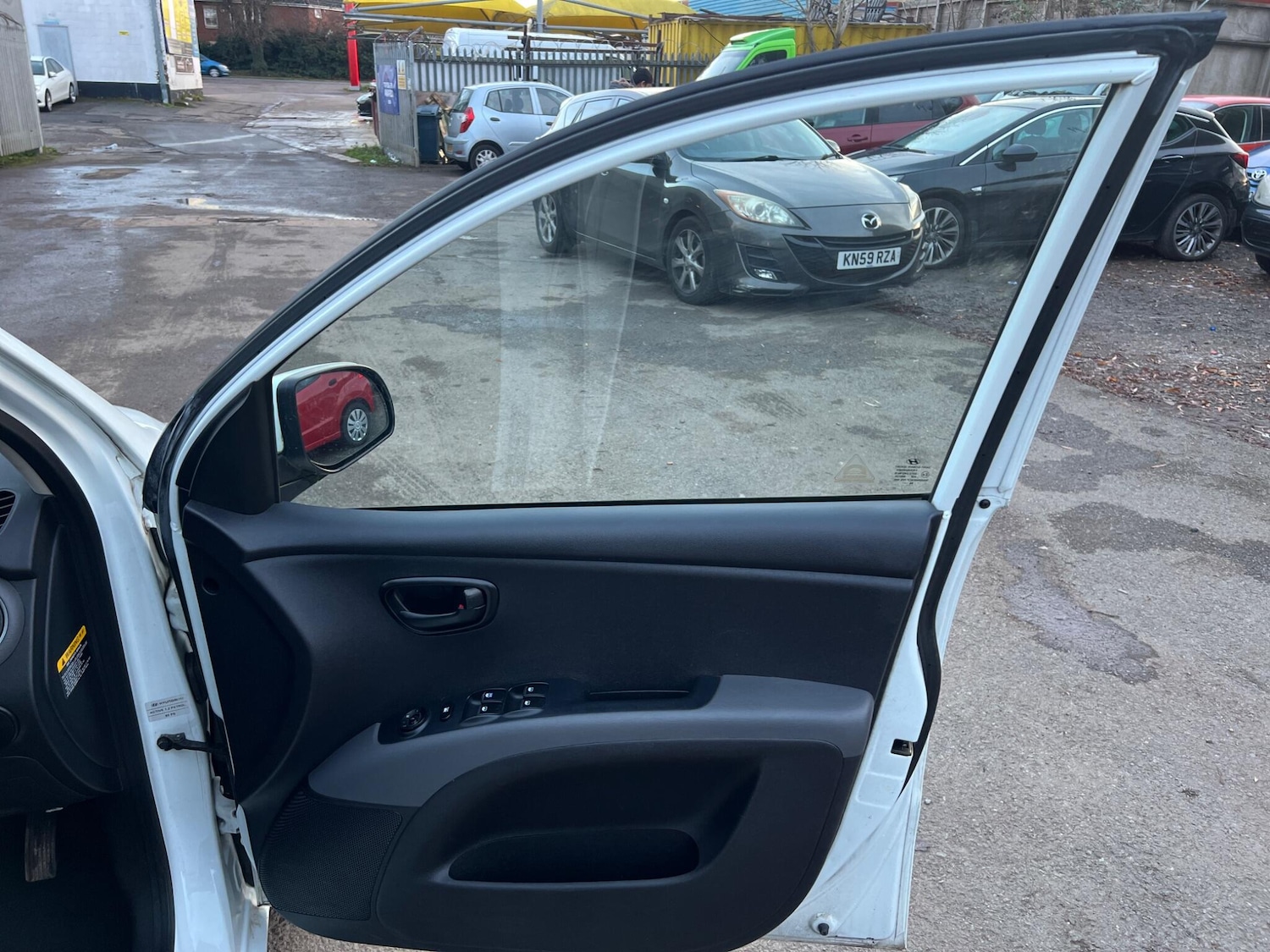 Used Hyundai i10 2011 for sale - 76727139: Photo 15